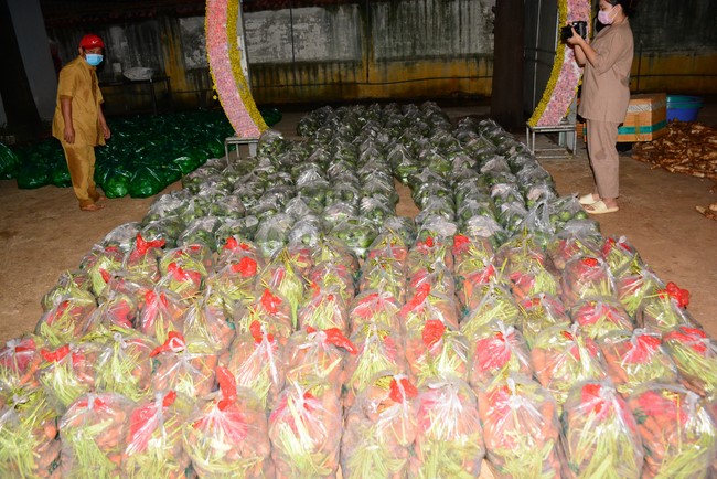 Continuing to support people in need in the Covid-19 pandemic of Hoang Phap Pagoda (series 12)