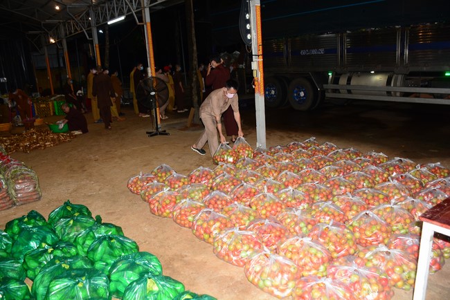 Continuing to support people in need in the Covid-19 pandemic of Hoang Phap Pagoda (series 12)