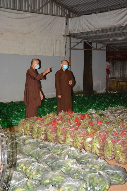 Continuing to support people in need in the Covid-19 pandemic of Hoang Phap Pagoda (series 12)