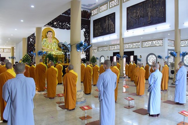 Pravaranà Ceremony at Hoang Phap Pagoda