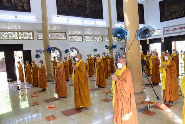 Pravaranà Ceremony at Hoang Phap Pagoda