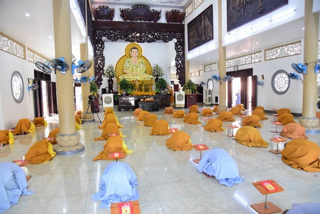 Pravaranà Ceremony at Hoang Phap Pagoda