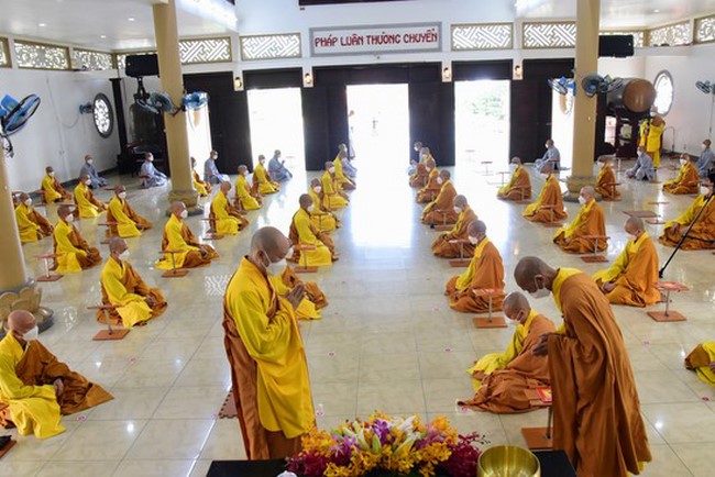 Pravaranà Ceremony at Hoang Phap Pagoda