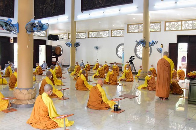 Pravaranà Ceremony at Hoang Phap Pagoda