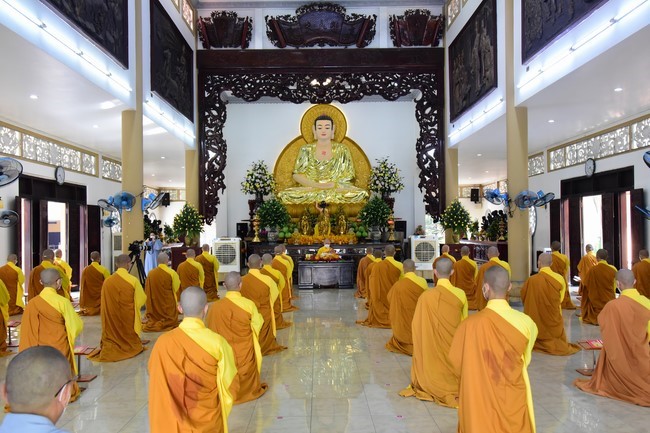 Pravaranà Ceremony at Hoang Phap Pagoda
