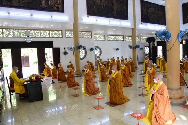 Pravaranà Ceremony at Hoang Phap Pagoda