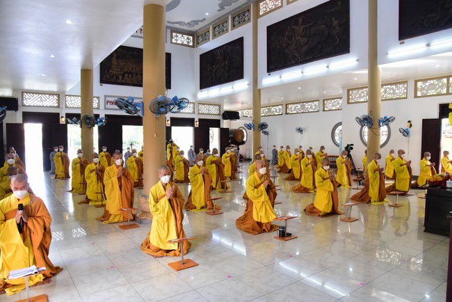 Pravaranà Ceremony at Hoang Phap Pagoda