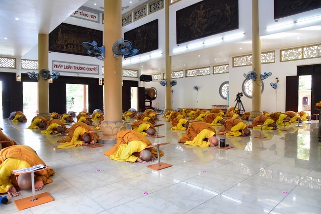 Pravaranà Ceremony at Hoang Phap Pagoda