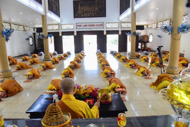 Pravaranà Ceremony at Hoang Phap Pagoda