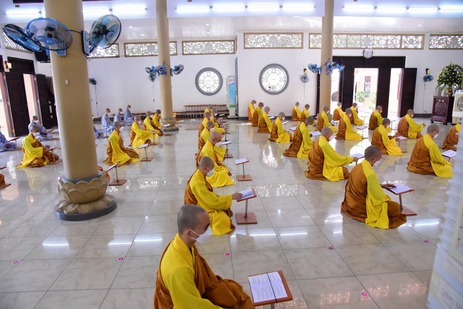 Pravaranà Ceremony at Hoang Phap Pagoda
