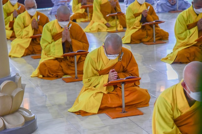 Pravaranà Ceremony at Hoang Phap Pagoda