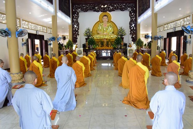 Pravaranà Ceremony at Hoang Phap Pagoda