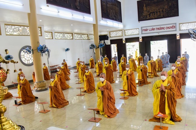 Pravaranà Ceremony at Hoang Phap Pagoda