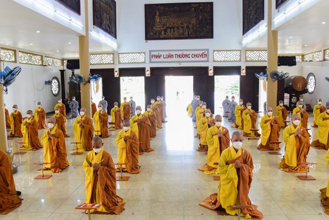 Pravaranà Ceremony at Hoang Phap Pagoda