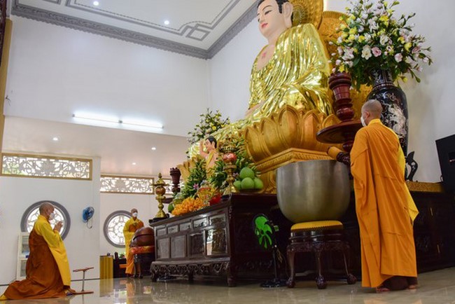 Pravaranà Ceremony at Hoang Phap Pagoda