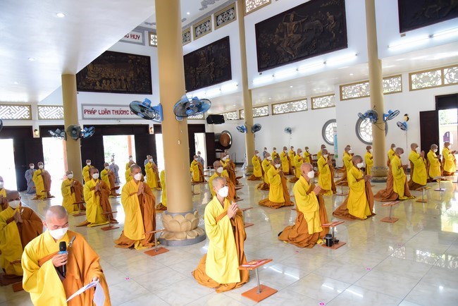 Pravaranà Ceremony at Hoang Phap Pagoda