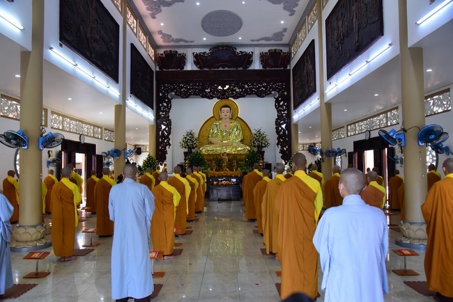 Pravaranà Ceremony at Hoang Phap Pagoda