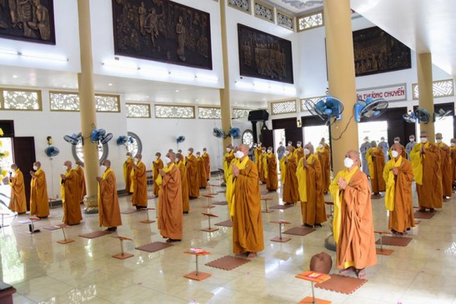 Pravaranà Ceremony at Hoang Phap Pagoda