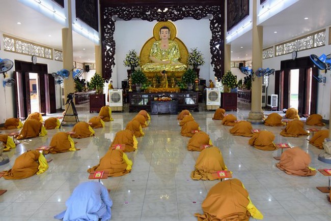 Pravaranà Ceremony at Hoang Phap Pagoda