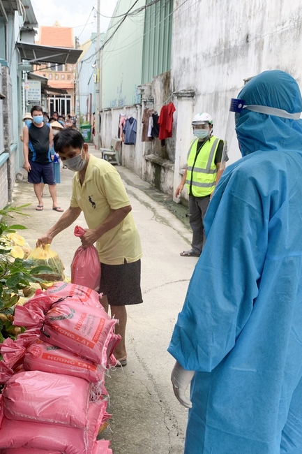 Chùa Hoằng Pháp: Tiếp tục hỗ trợ người dân khó khăn trong đại dịch Covid (đợt 8)