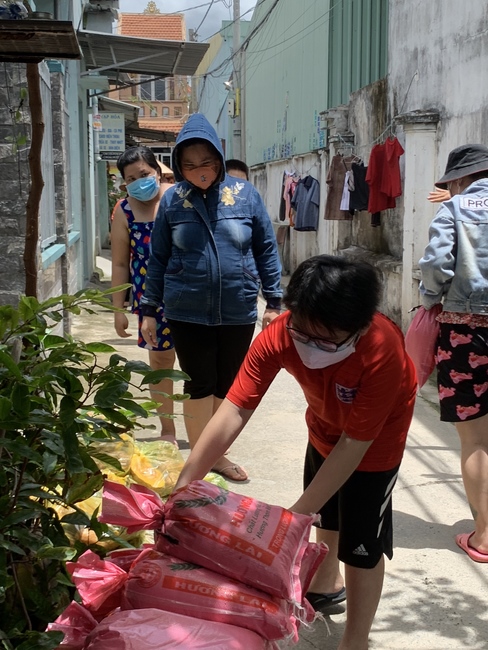 Chùa Hoằng Pháp: Tiếp tục hỗ trợ người dân khó khăn trong đại dịch Covid (đợt 8)