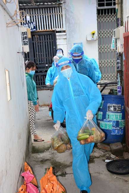 Chùa Hoằng Pháp: Tiếp tục hỗ trợ người dân khó khăn trong đại dịch Covid (đợt 8)