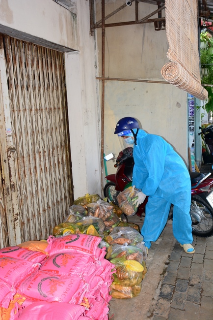 Chùa Hoằng Pháp: Tiếp tục hỗ trợ người dân khó khăn trong đại dịch Covid (đợt 8)