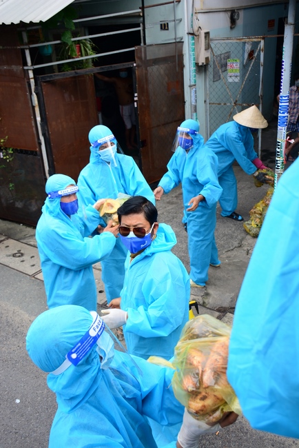 Chùa Hoằng Pháp: Tiếp tục hỗ trợ người dân khó khăn trong đại dịch Covid (đợt 8)