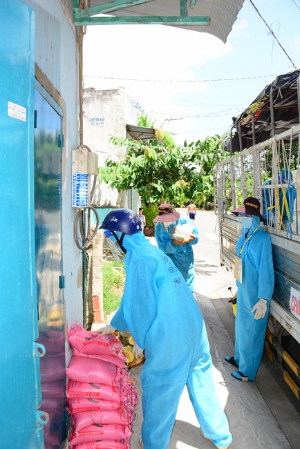 Chùa Hoằng Pháp: Tiếp tục hỗ trợ người dân khó khăn trong đại dịch Covid (đợt 8)