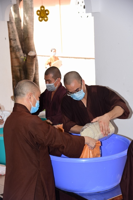 Chùa Hoằng Pháp: Tiếp tục hỗ trợ người dân khó khăn trong đại dịch Covid (đợt 8)