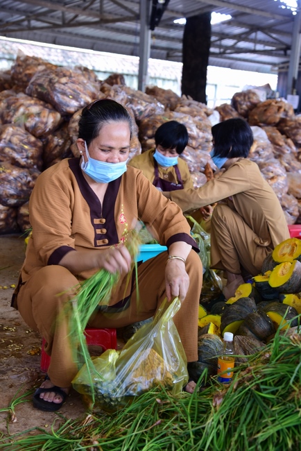 Chùa Hoằng Pháp: Tiếp tục hỗ trợ người dân khó khăn trong đại dịch Covid (đợt 8)