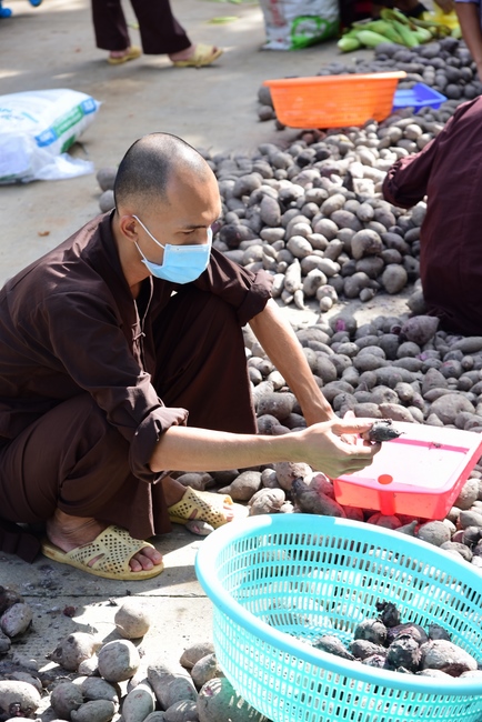 Chùa Hoằng Pháp: Tiếp tục hỗ trợ người dân khó khăn trong đại dịch Covid (đợt 8)