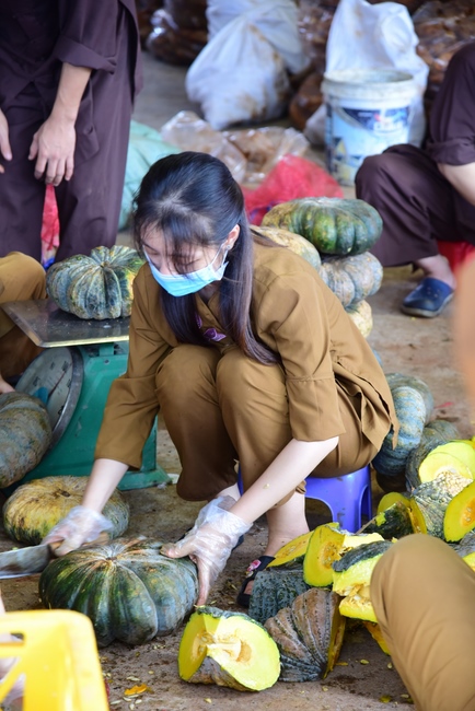 Chùa Hoằng Pháp: Tiếp tục hỗ trợ người dân khó khăn trong đại dịch Covid (đợt 8)