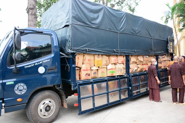 Continuing to support people in need in the Covid-19 pandemic of Hoang Phap Pagoda (series 9)