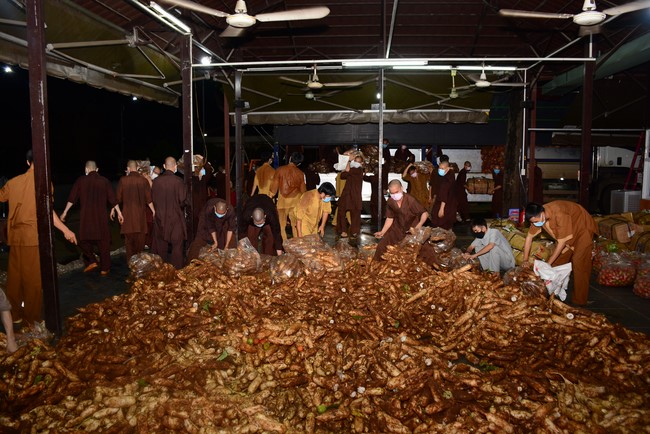 Continuing to support people in need in the Covid-19 pandemic of Hoang Phap Pagoda (series 9)