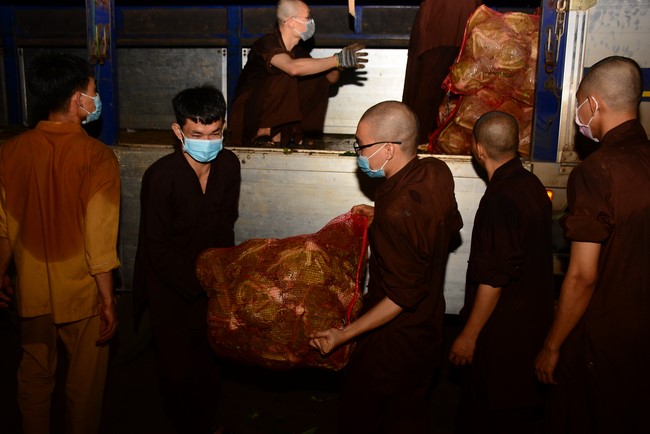 Continuing to support people in need in the Covid-19 pandemic of Hoang Phap Pagoda (series 9)