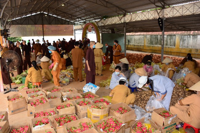 Continuing to support people in need in the Covid-19 pandemic of Hoang Phap Pagoda (series 9)
