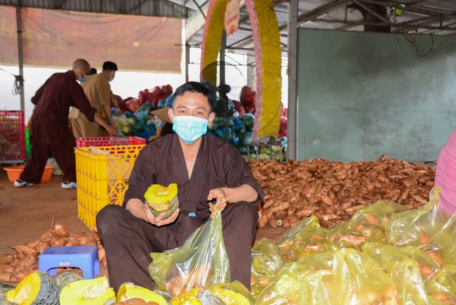 Continuing to support people in need in the Covid-19 pandemic of Hoang Phap Pagoda (series 9)