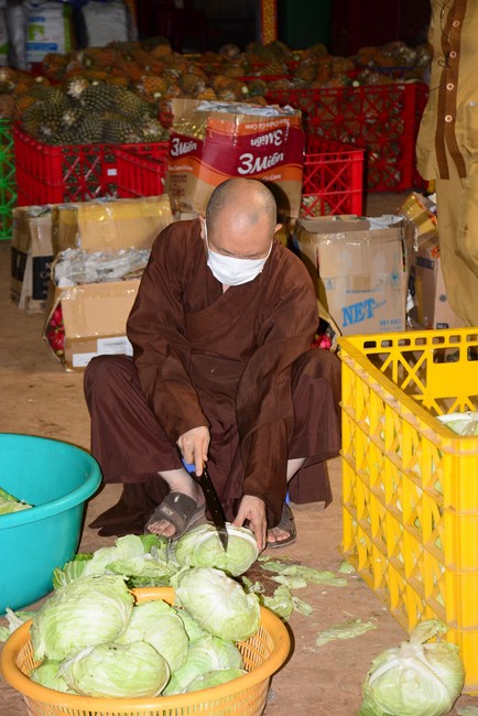 Continuing to support people in need in the Covid-19 pandemic of Hoang Phap Pagoda (series 9)
