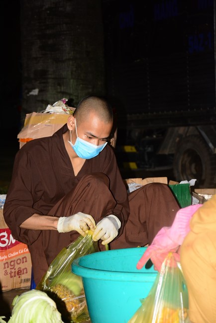 Continuing to support people in need in the Covid-19 pandemic of Hoang Phap Pagoda (series 9)