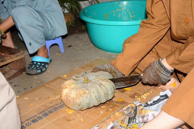 Continuing to support people in need in the Covid-19 pandemic of Hoang Phap Pagoda (series 9)