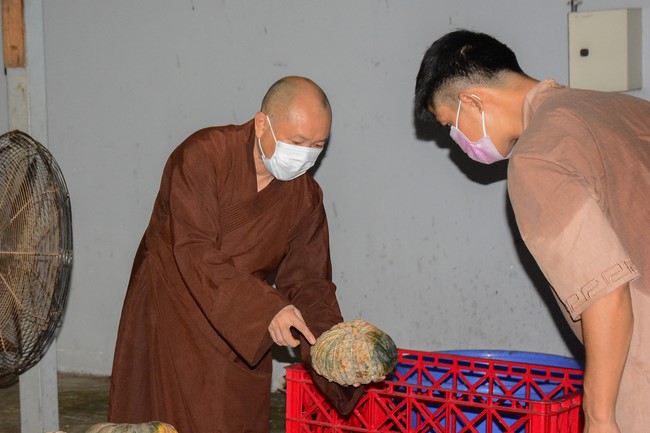 Continuing to support people in need in the Covid-19 pandemic of Hoang Phap Pagoda (series 9)