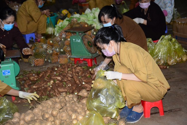 Continuing to support people in need in the Covid-19 pandemic of Hoang Phap Pagoda (series 9)
