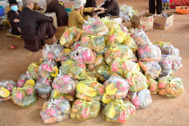 Continuing to support people in need in the Covid-19 pandemic of Hoang Phap Pagoda (series 9)