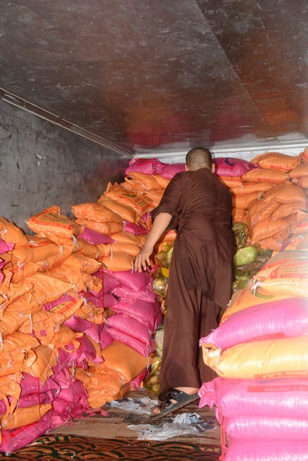 Continuing to support people in need in the Covid-19 pandemic of Hoang Phap Pagoda (series 9)