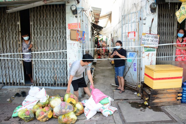 Continuing to support people in need in the Covid-19 pandemic of Hoang Phap Pagoda (series 9)