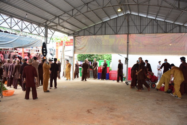 Continuing to support people in need in the Covid-19 pandemic of Hoang Phap Pagoda (series 9)