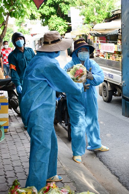 Continuing to support people in need in the Covid-19 pandemic of Hoang Phap Pagoda (series 9)