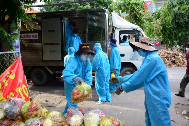 Continuing to support people in need in the Covid-19 pandemic of Hoang Phap Pagoda (series 9)