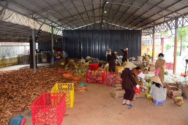 Continuing to support people in need in the Covid-19 pandemic of Hoang Phap Pagoda (series 9)